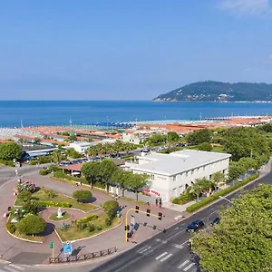 Tenda Rossa 3*, Marina Di Carrara Italien